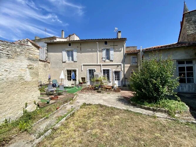 Maison à vendre, 171m², Aigre