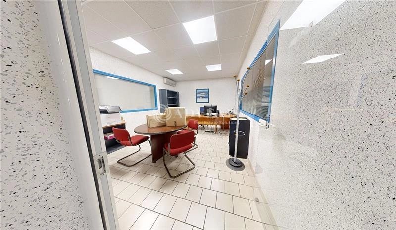 Maison à louer, 1220m², Nazelles-Négron