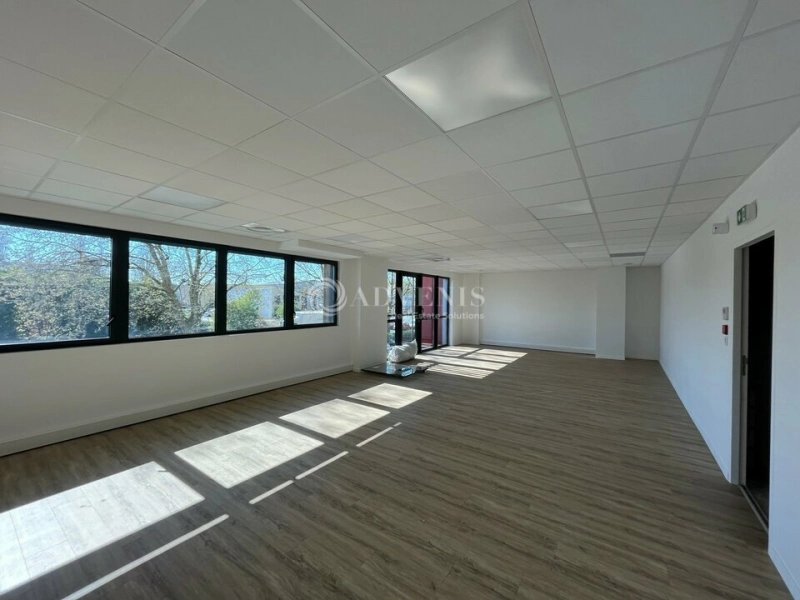 Maison à louer, 682m², Bobigny
