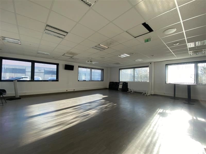 Maison à louer, 822m², Ivry-sur-Seine