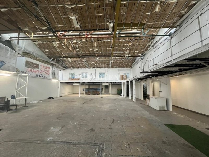 Maison à louer, 570m², Montreuil