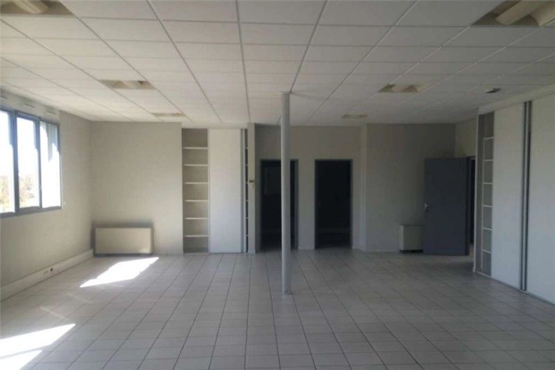 Maison à louer, 400m², Parçay-Meslay