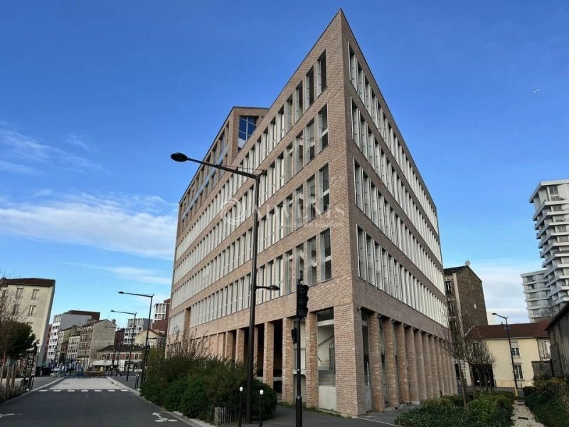 Maison à louer, 909m², Ivry-sur-Seine