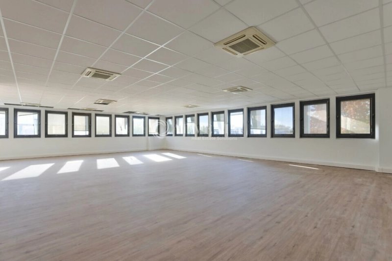 Maison à louer, 1638m², Courcouronnes