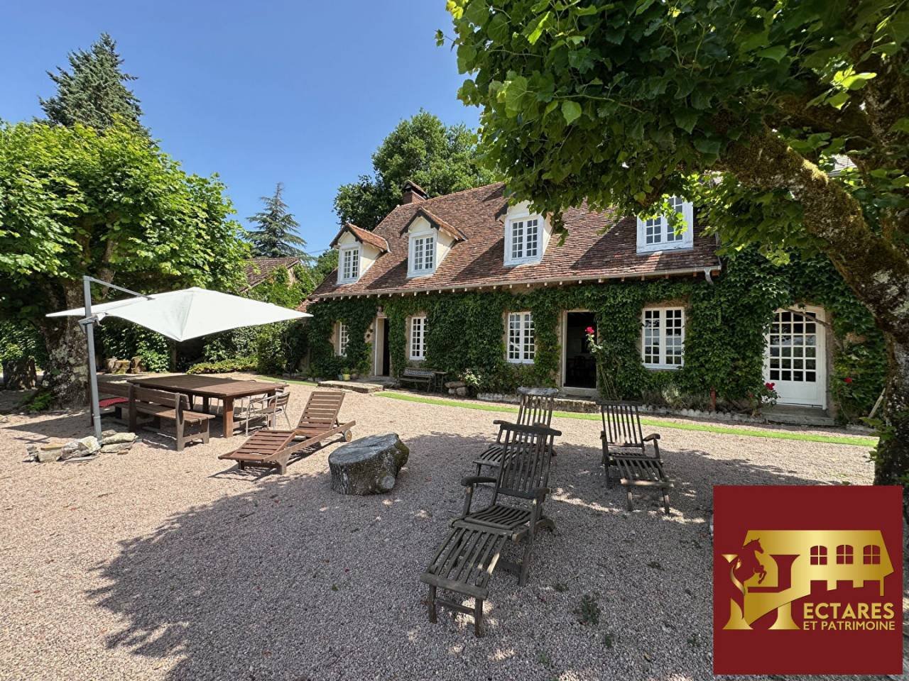 Maison à vendre, 520m², Saint-Symphorien-de-Marmagne