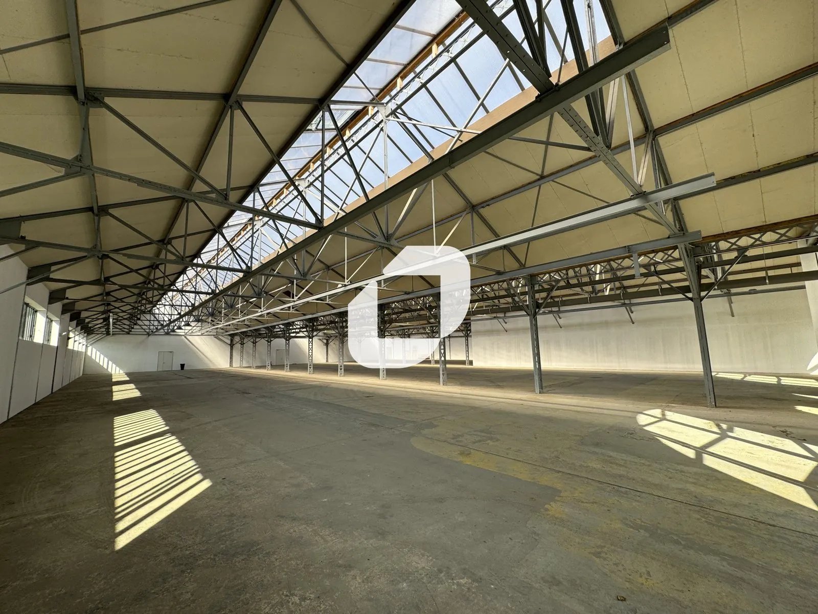 Maison à louer, 2818m², Ivry-sur-Seine