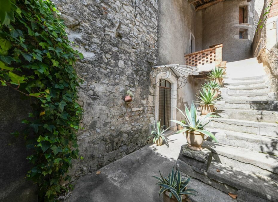 Maison à vendre, 110m², Lussan
