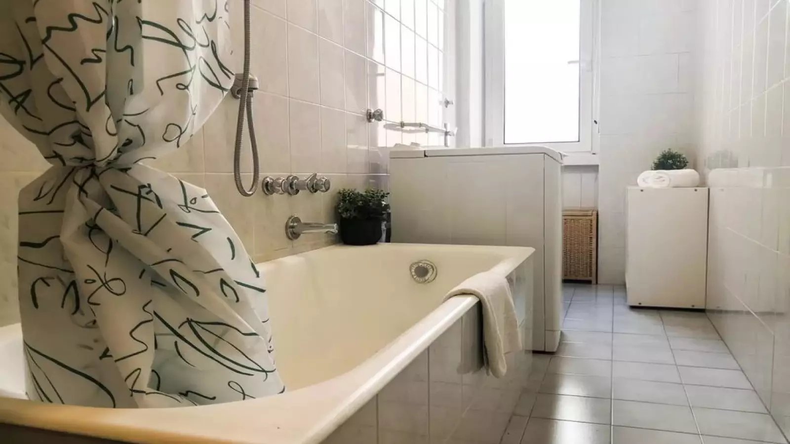 Appartement à louer, 1m², Carbuccia