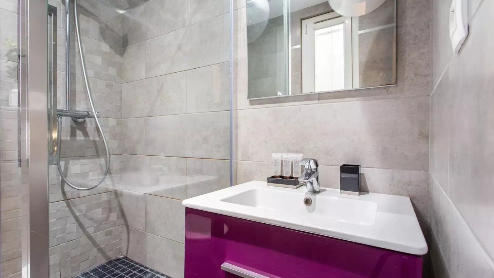 Appartement à louer, 1m², Paris 18ème