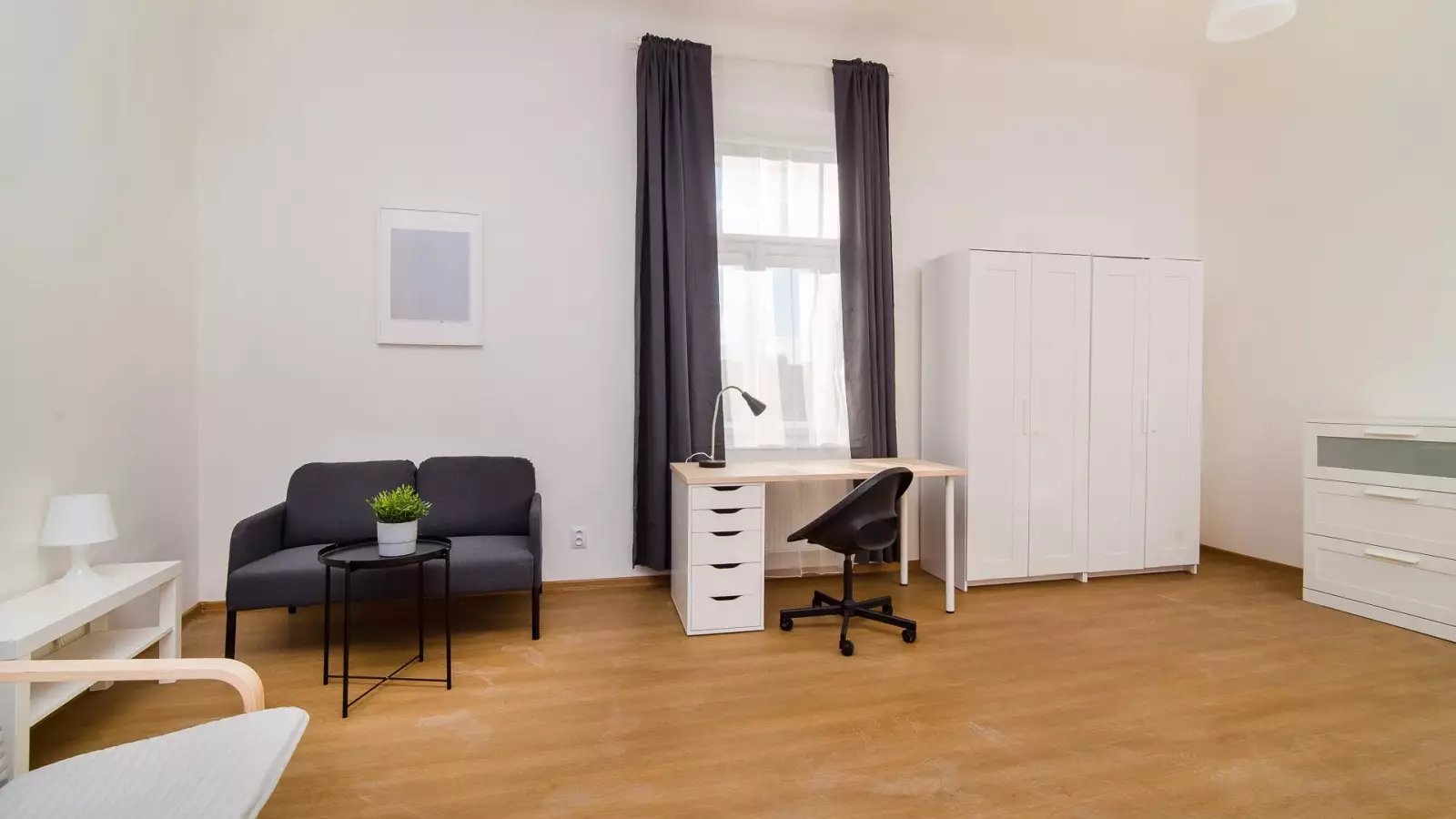 Maison à louer, NaNm², Le Monastère