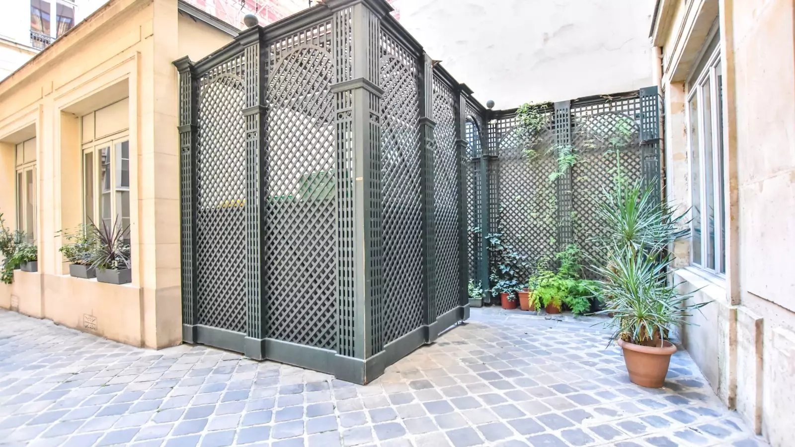 Appartement à louer, 1m², Paris 8ème