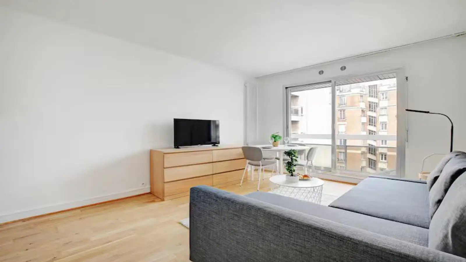 Appartement à louer, 1m², Paris 8ème