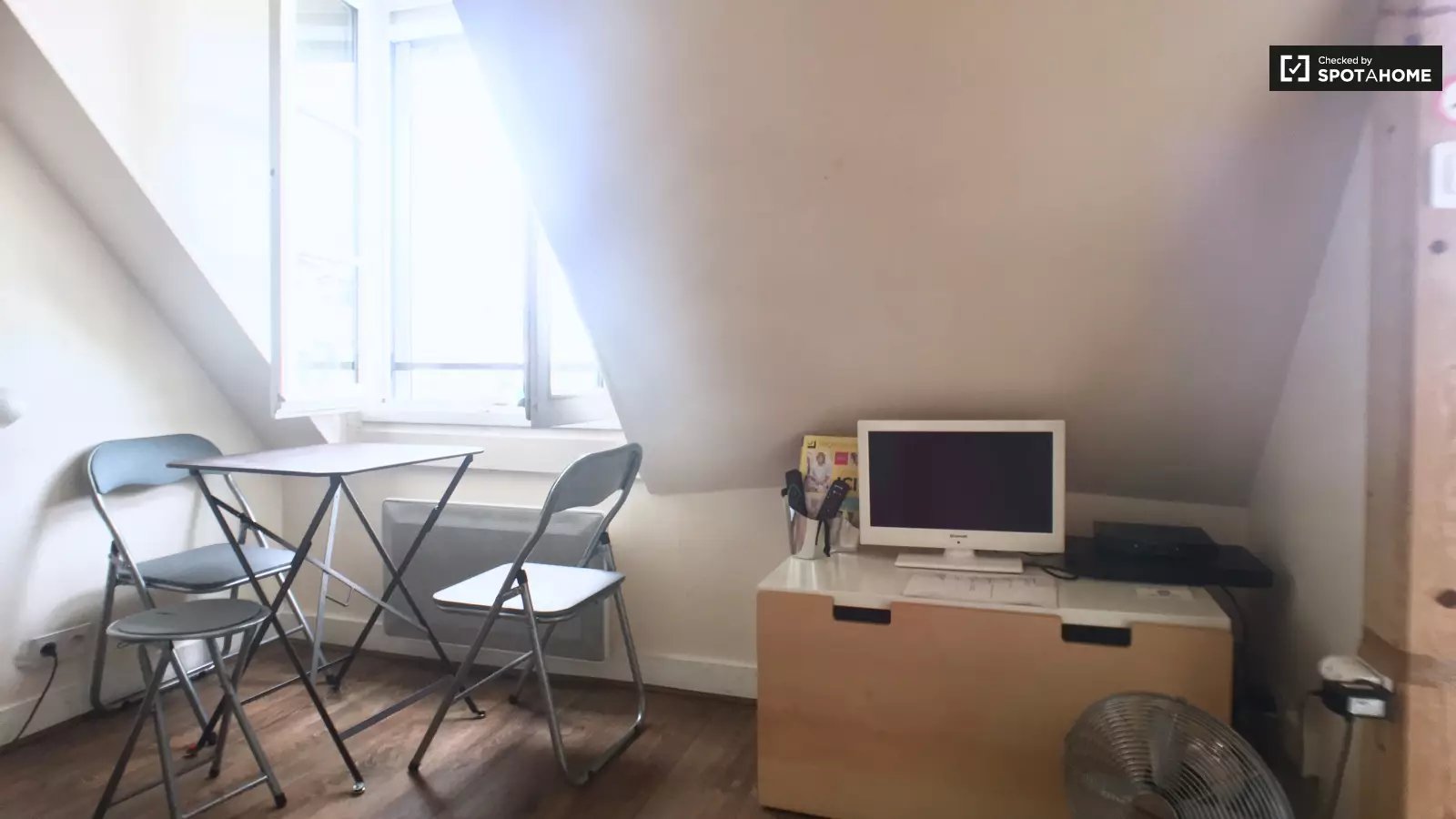 Maison à louer, 17m², Paris 1er