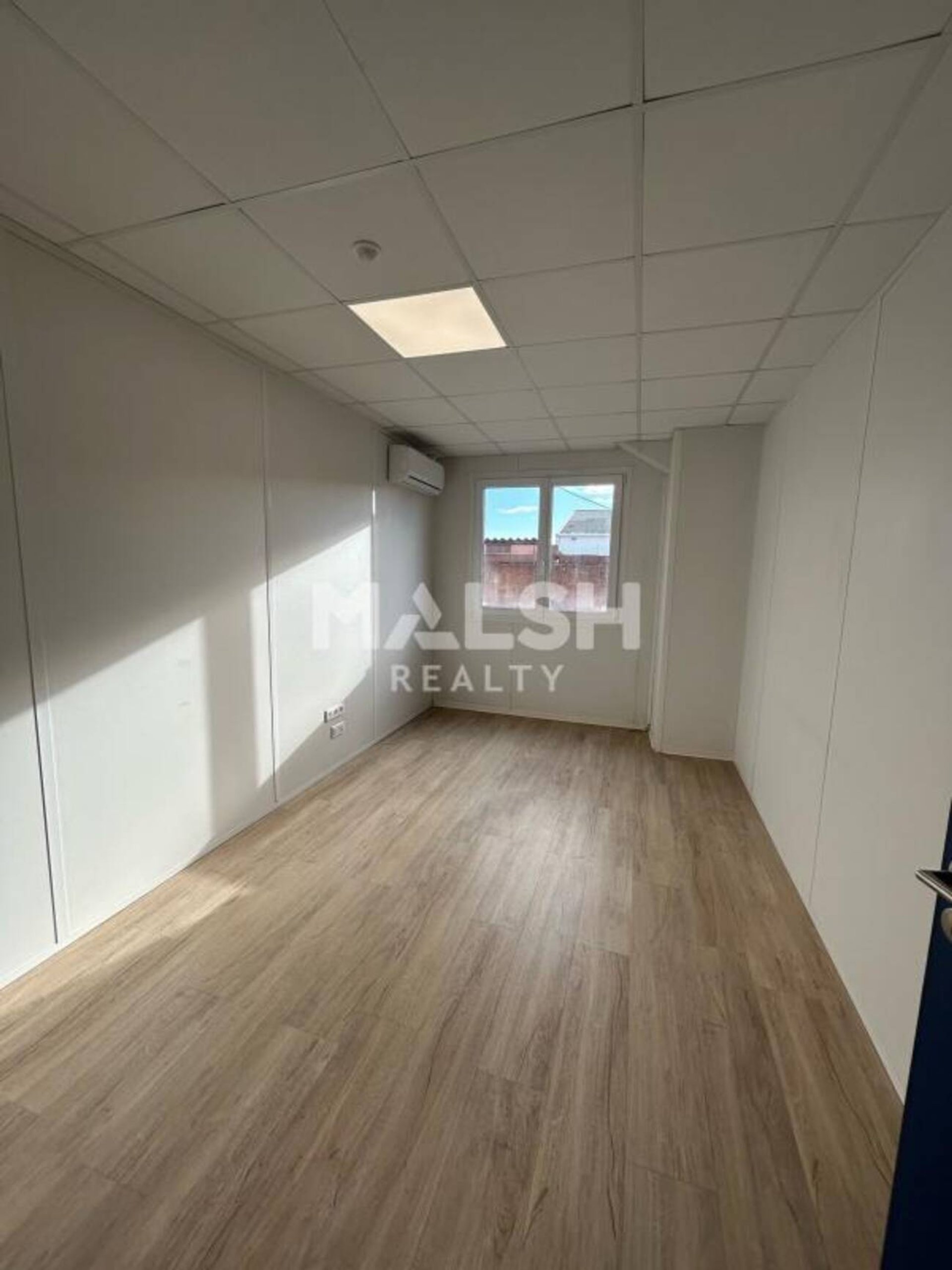 Maison à louer, 743m², Valence