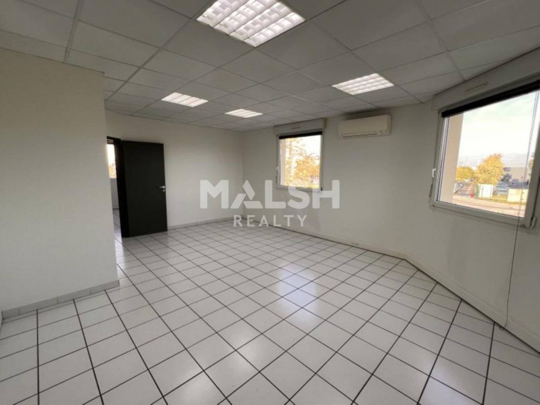 Maison à louer, 744m², Vénissieux