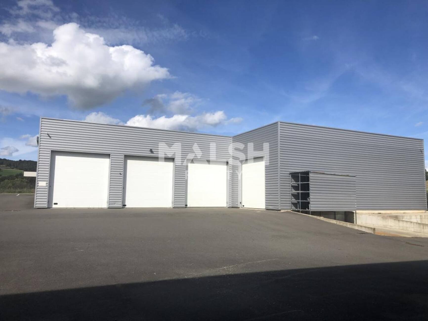 Maison à louer, 1280m², Saint-Symphorien-sur-Coise