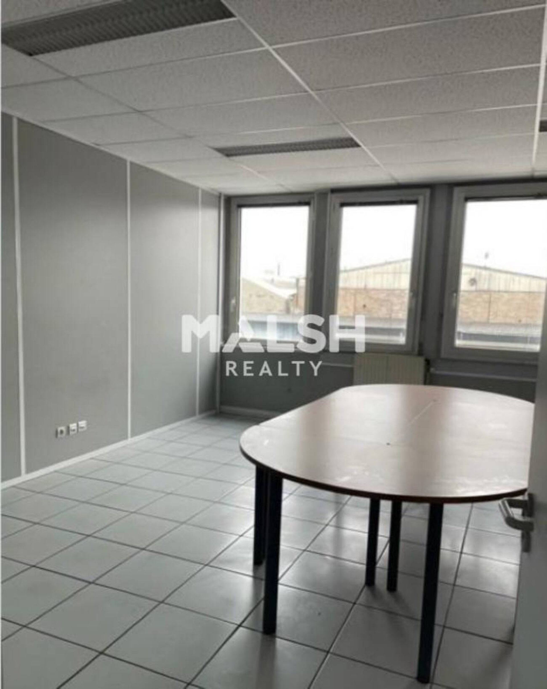 Maison à louer, 307m², Vénissieux