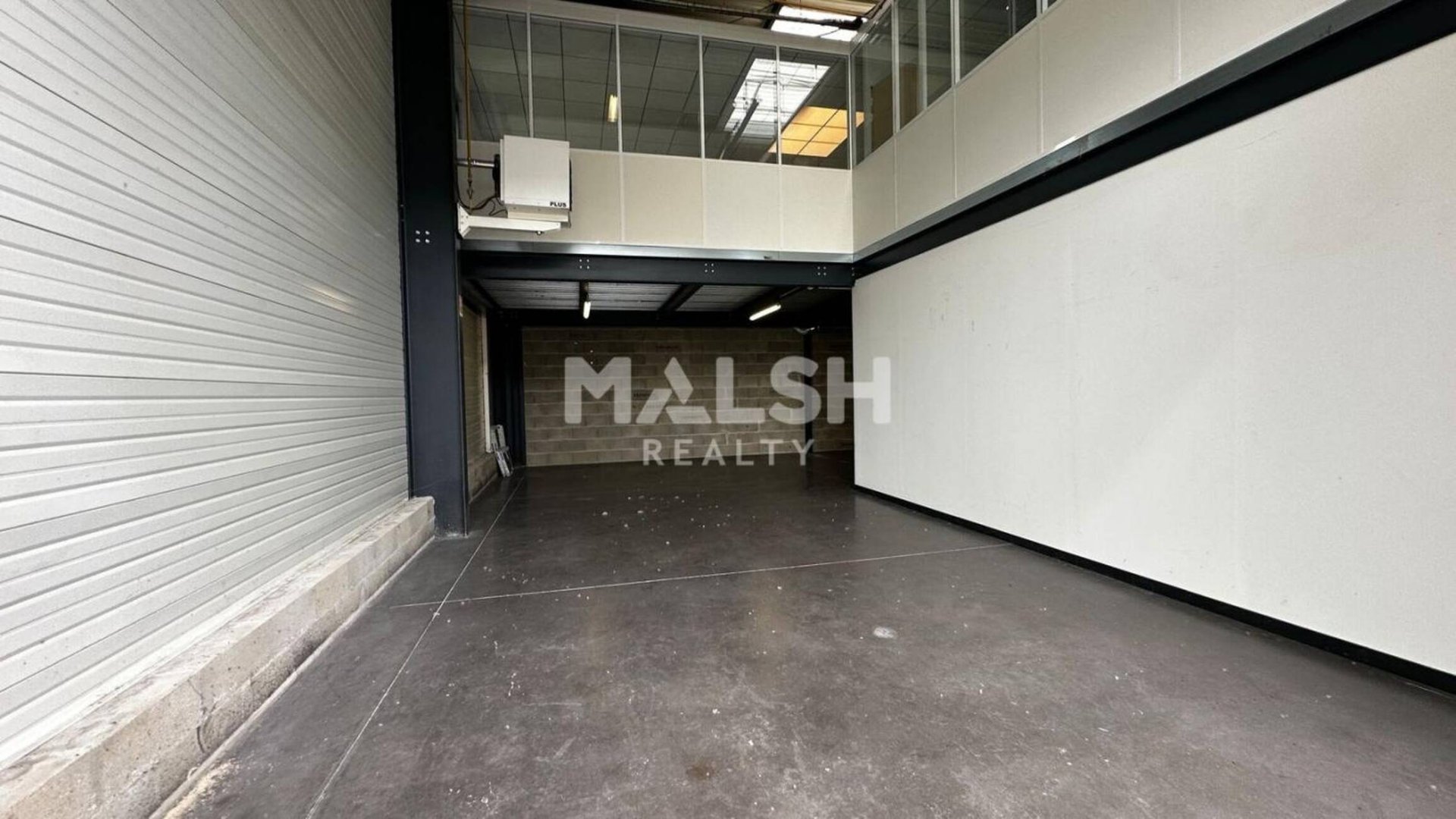 Maison à louer, 587m², Vénissieux