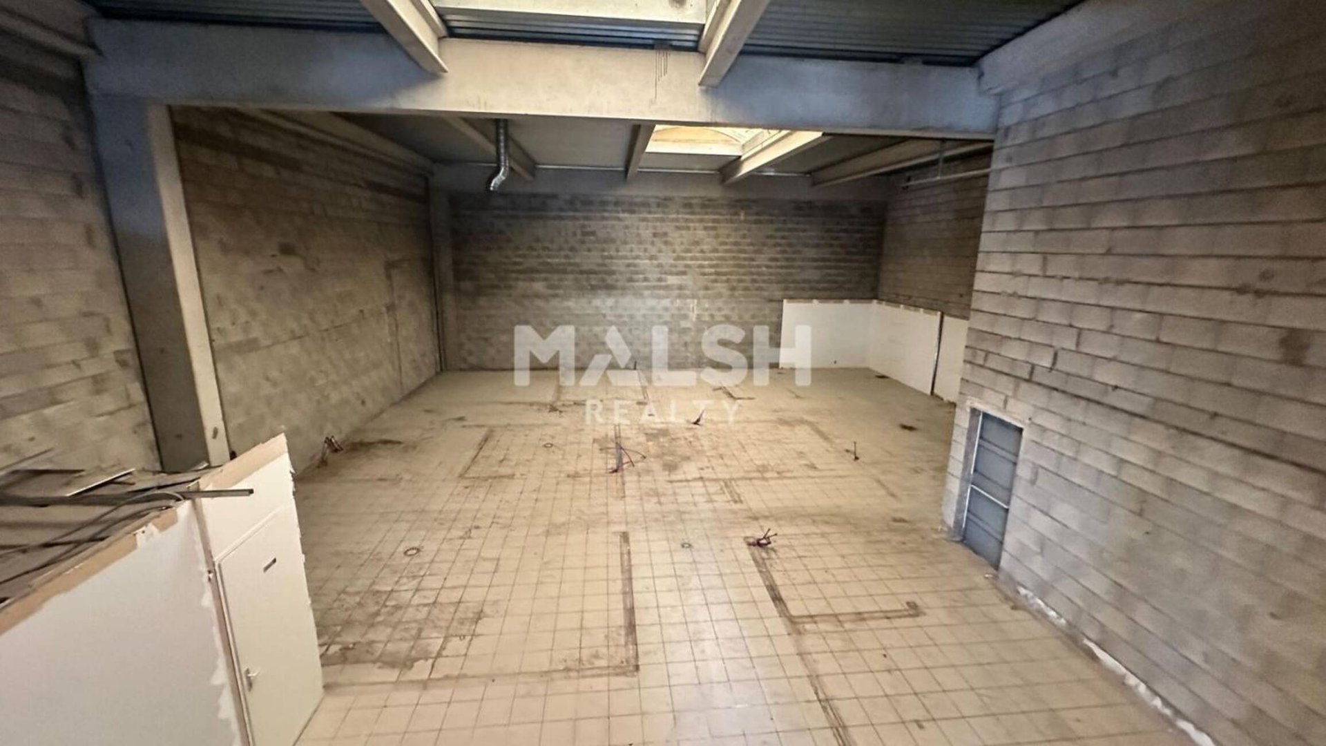 Maison à louer, 384m², Vénissieux
