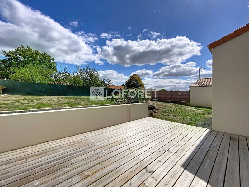 Maison à louer, 73m², Yzernay