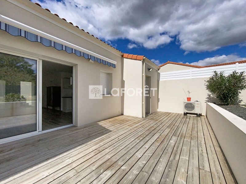 Maison à louer, 73m², Yzernay
