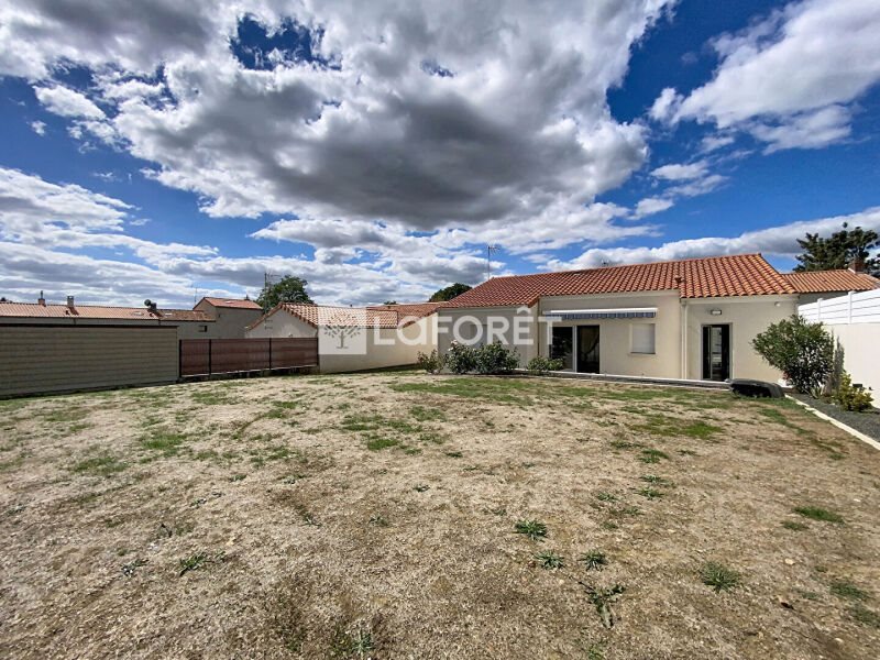 Maison à louer, 73m², Yzernay