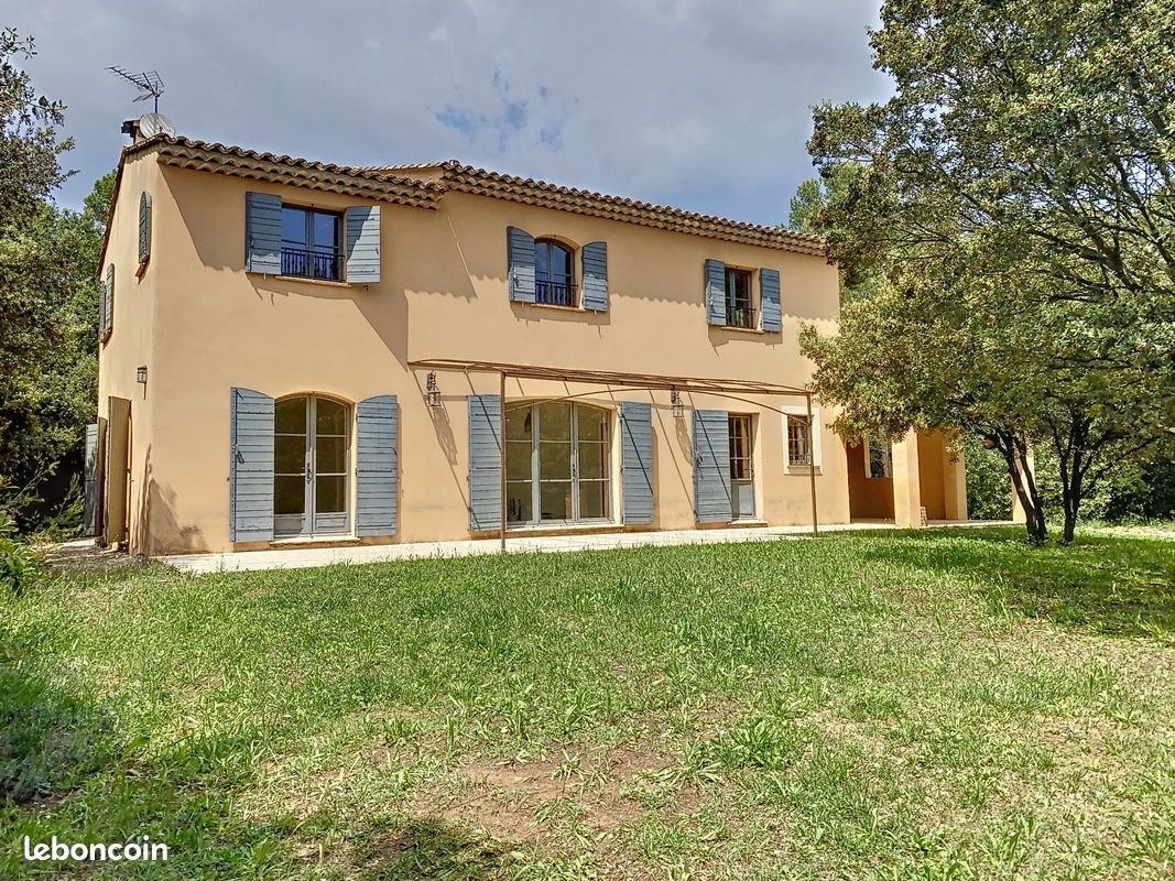 Maison à louer, 170m², Saint-Marc-Jaumegarde
