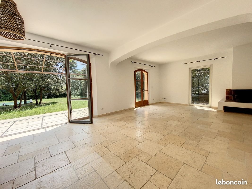 Maison à louer, 170m², Saint-Marc-Jaumegarde
