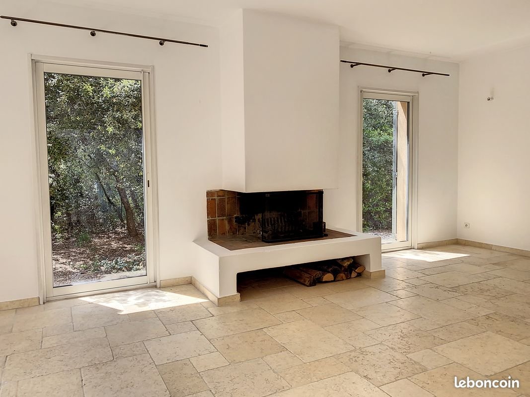 Maison à louer, 170m², Saint-Marc-Jaumegarde