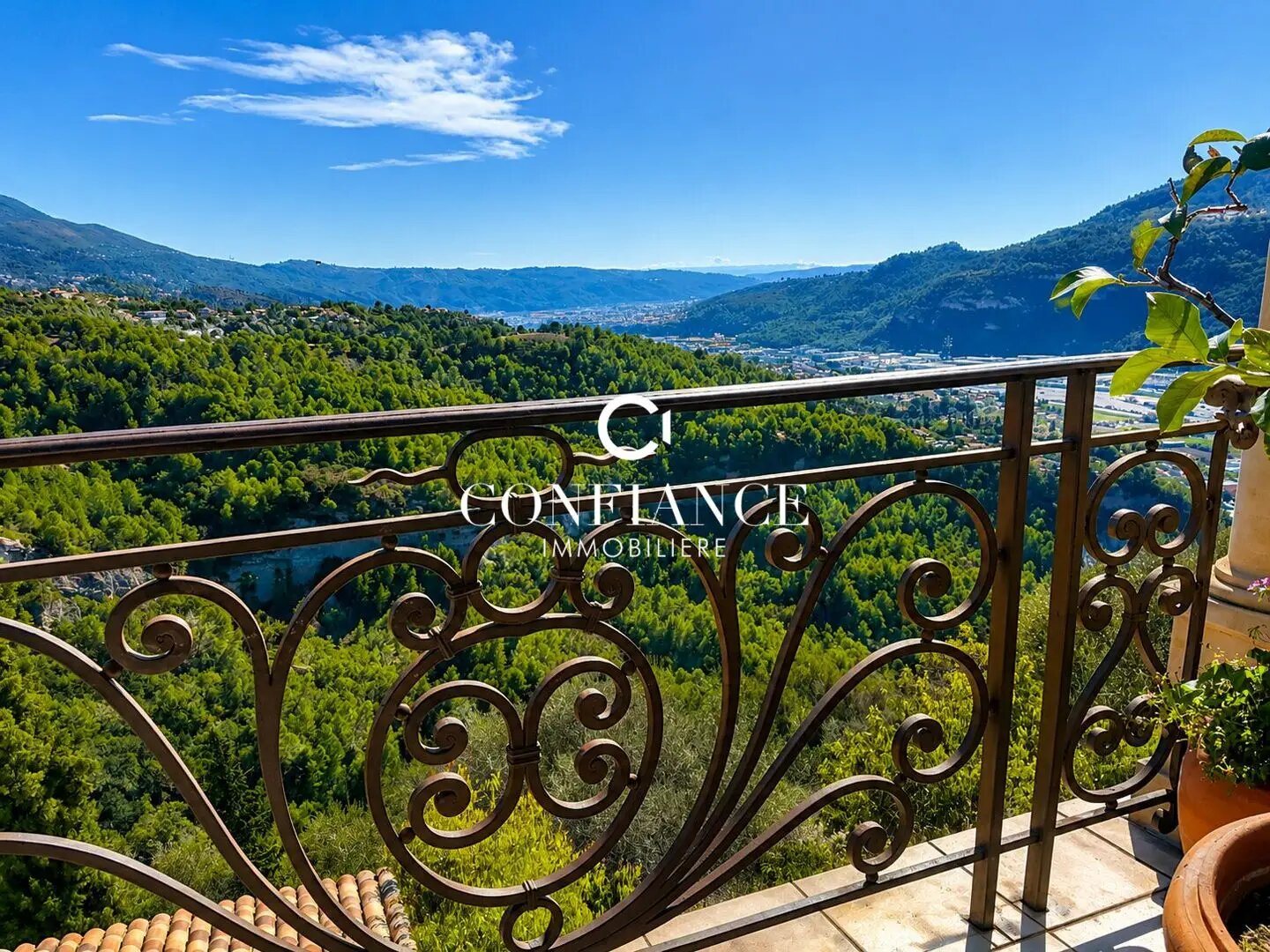 Maison à vendre, 354m², La Roquette-sur-Var