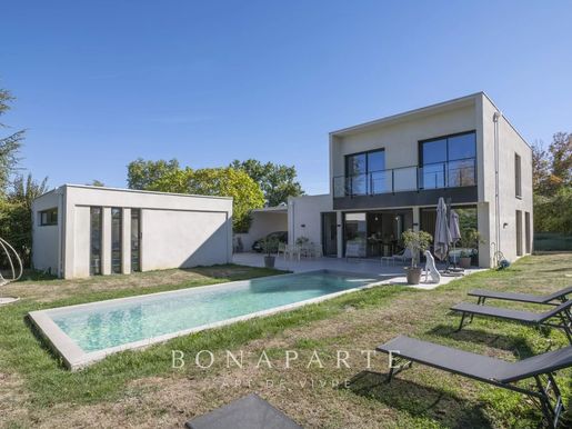 Maison 6 pièces 156 m² · à Dommartin · 156 m² · 1 280 000 €