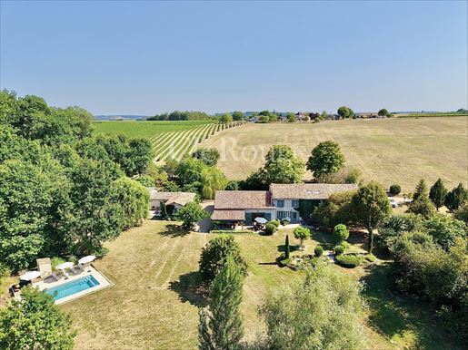 Maison 15 pièces 274 m² · à Bergerac · 274 m² · 895 000 €