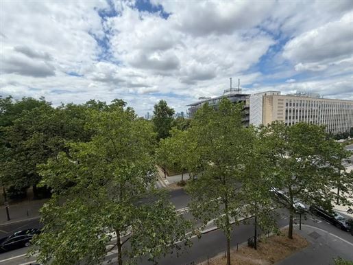 Appartement 5 pièces 138 m² · à Paris 16ème · 138 m² · 1 875 000 €