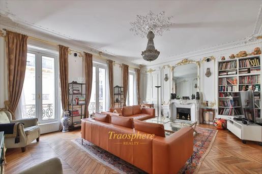 Appartement 8 pièces 207 m² · à Paris 8ème · 207 m² · 4 200 000 €