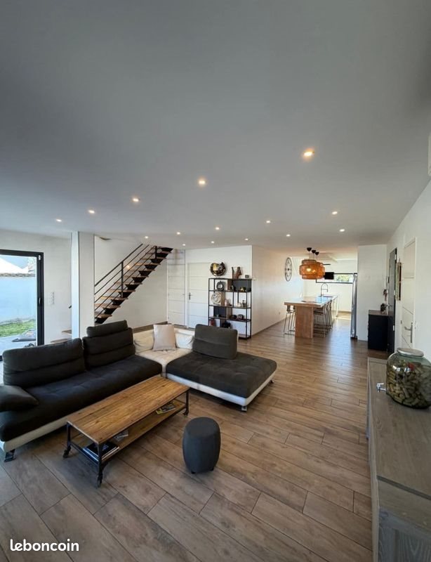Maison à louer, 104m², Bessenay