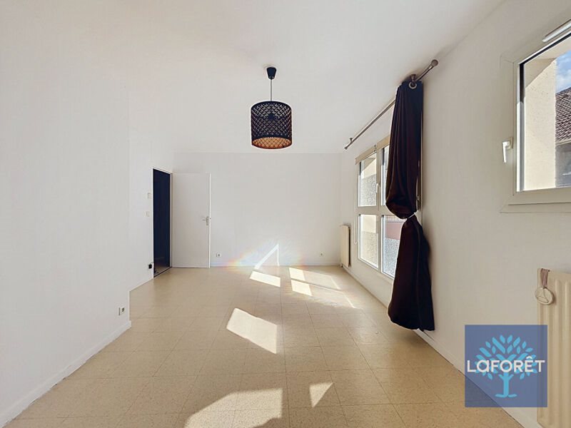 Appartement à louer, 64m², Cergy