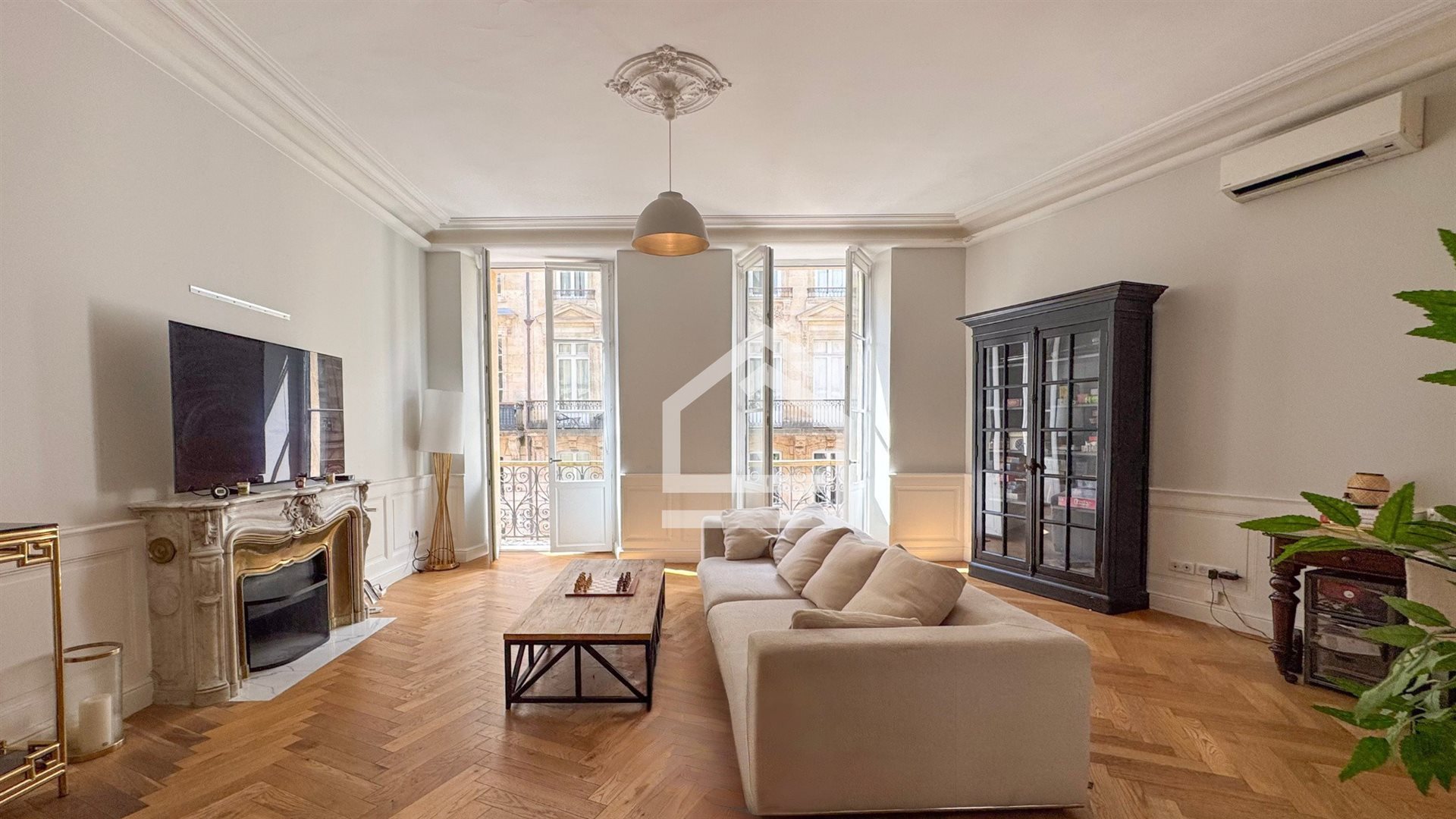 Bordeaux - Cours d'Alsace et Lorraine - Charming apartment with balcony and garage - 160...