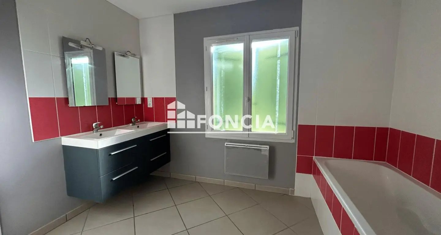 Maison à vendre, 108m², Châteaubernard