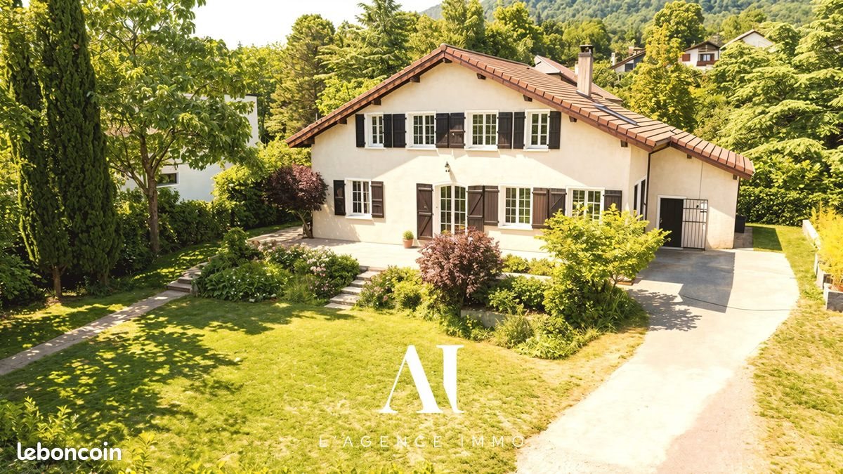 Maison à vendre, 266m², Gex