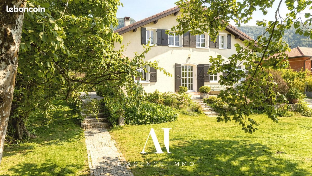 Maison à vendre, 266m², Gex