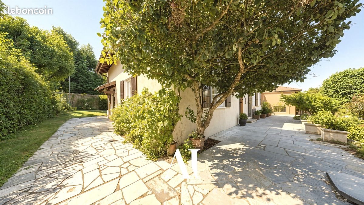 Maison à vendre, 266m², Gex