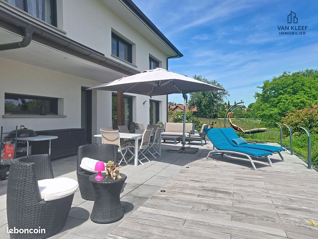 Maison à vendre, 192m², Saint-Genis-Pouilly