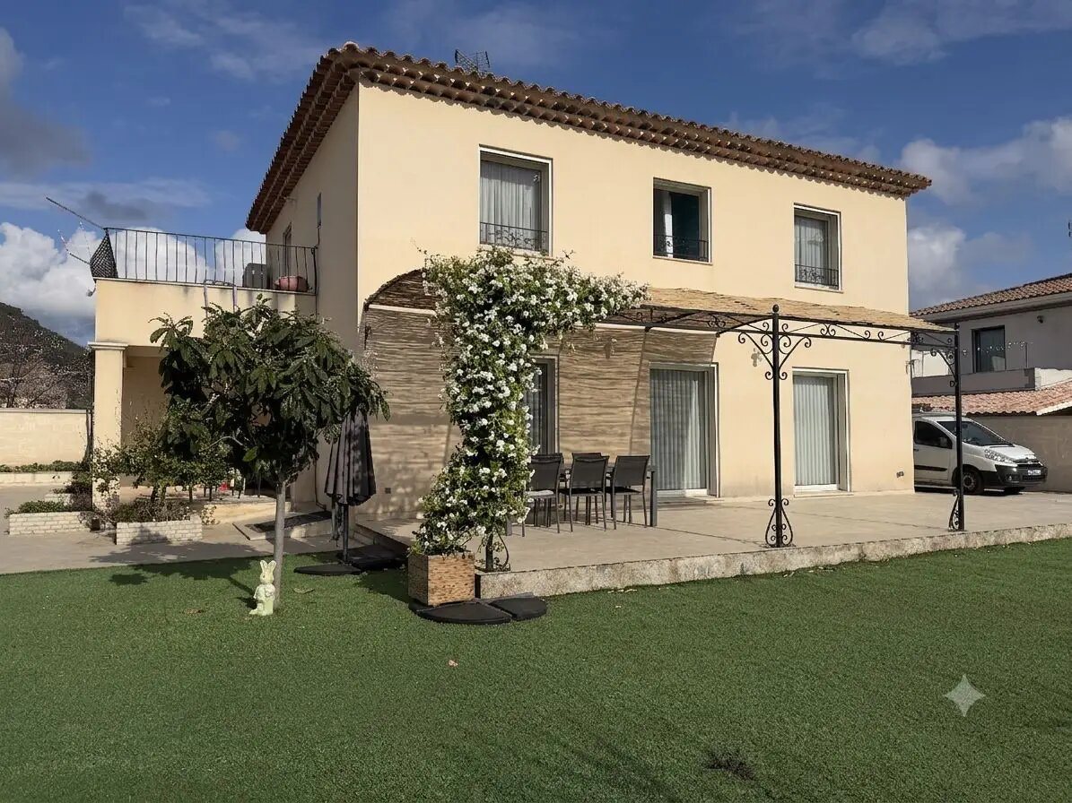 Maison à vendre, 141m², Vidauban
