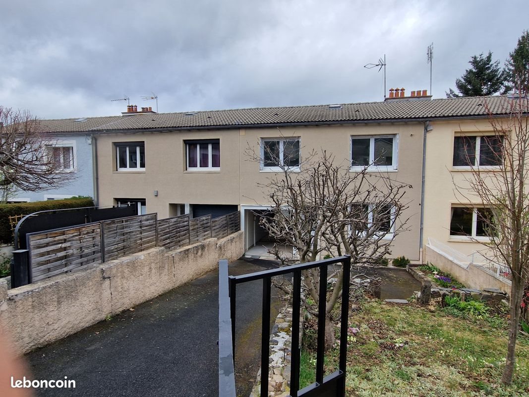 Maison à louer, 69m², Saint-Julien-Chapteuil