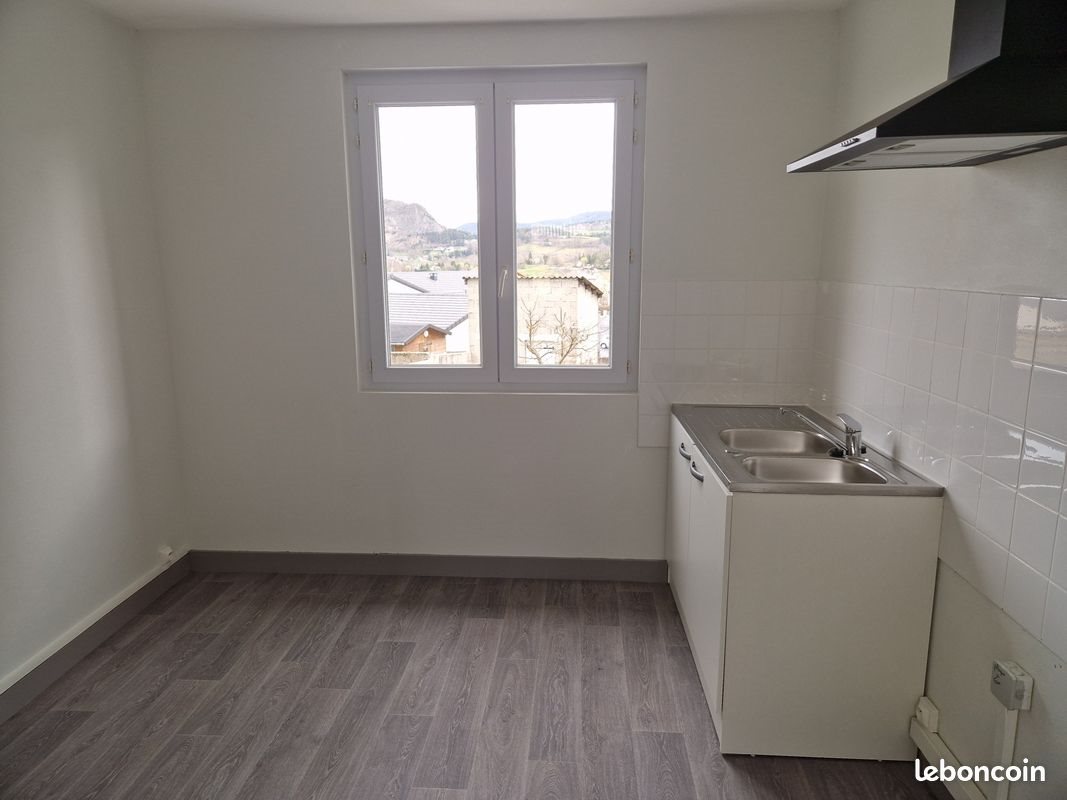 Maison à louer, 69m², Saint-Julien-Chapteuil