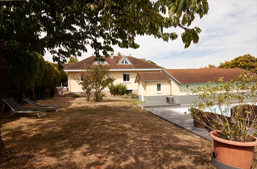 Maison 9 pièces 235 m² · à Guéret · 235 m² · 300 000 €