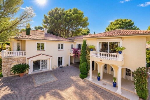 Maison 6 pièces 370 m² · à Fréjus · 370 m² · 1 800 000 €
