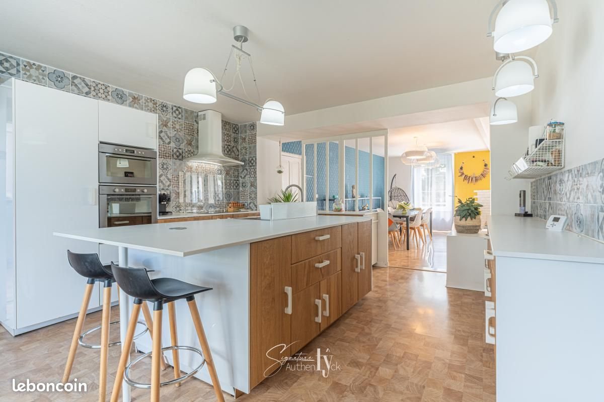 Maison à vendre, 289m², Saint-Gence