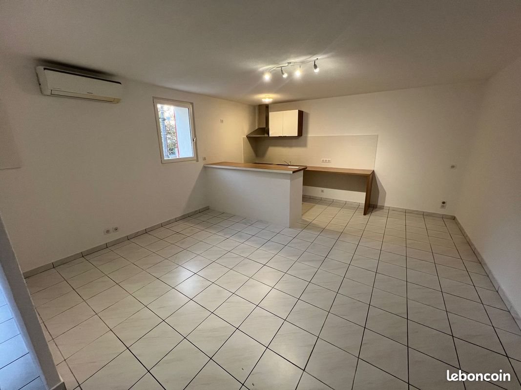 Appartement à louer, 46m², Eyguières