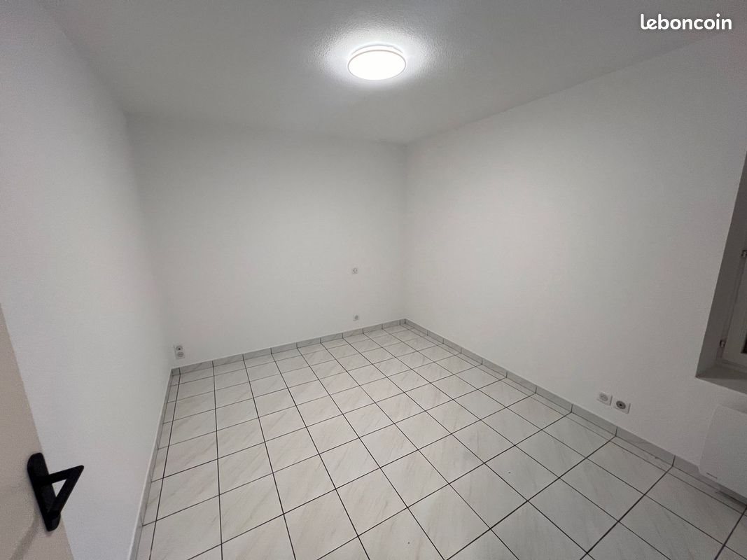 Appartement à louer, 46m², Eyguières